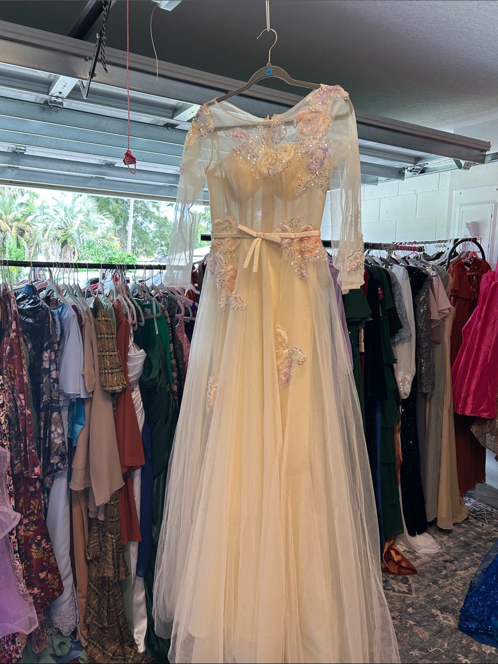 Elegant Cream Tulle Evening Dress with Pink Floral Appliqué